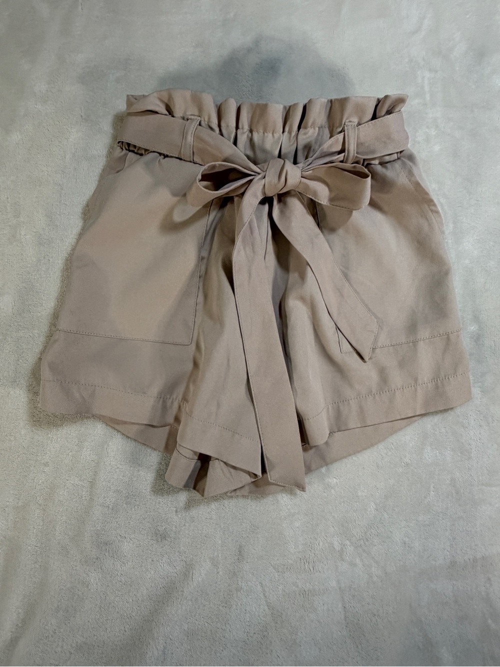Dizzy High-Waist Paperbag Tie‎ Shorts in Taupe